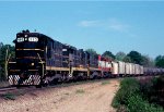 Seaboard Coast Line GP7 #983, U36B 1818, U30C 2122 & Frisco SD45 948 leading SCL/Frisco train #334, will do a rolling crew change at the yard office just ahead 